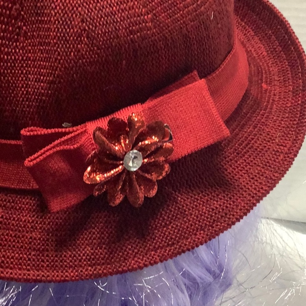 Beautiful Red Hat - Picture 8 of 10